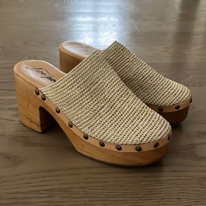 Free People Claudia Crochet Beige Raffia Leather Studded Clogs
